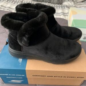 New! Skechers Women’s 8 On-the-Go Black Booties